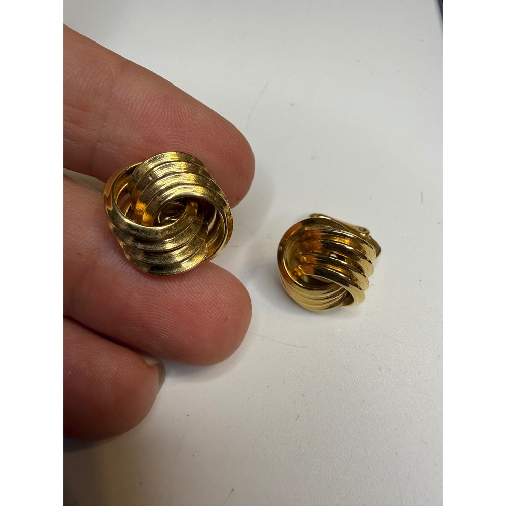Trifari Gold Tone Love Knot Clip On Earrings Ribbed Textured Round Studs